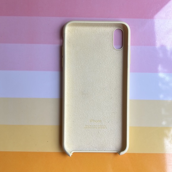 Apple iPhone Xs Max Silicone Case - Mellow Yellow - Picture 2 of 4